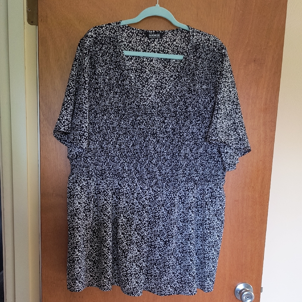 Bloom Chic Black / White Floral Blouse